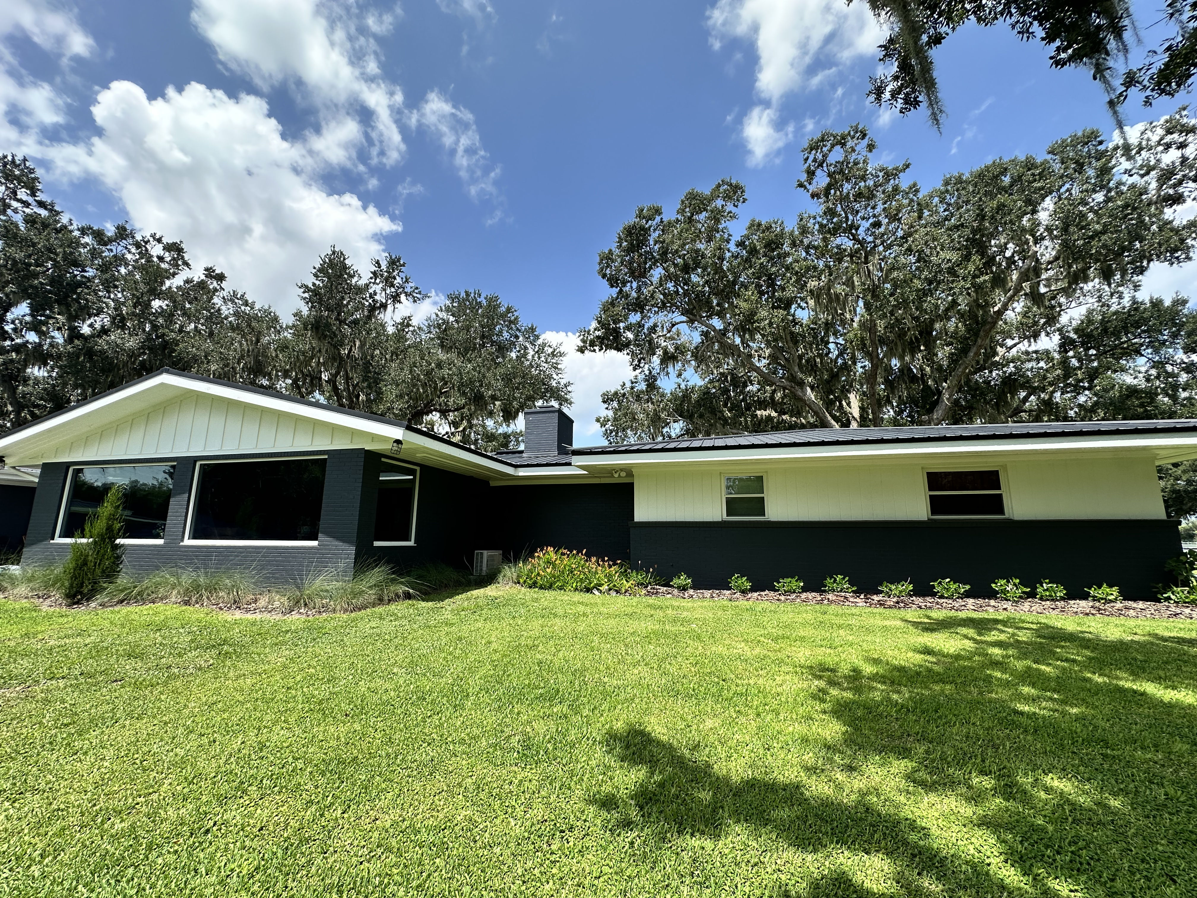 Gallery photos for Exterior Window Cleaning on a Sharp Mid-Century Home: Image #1