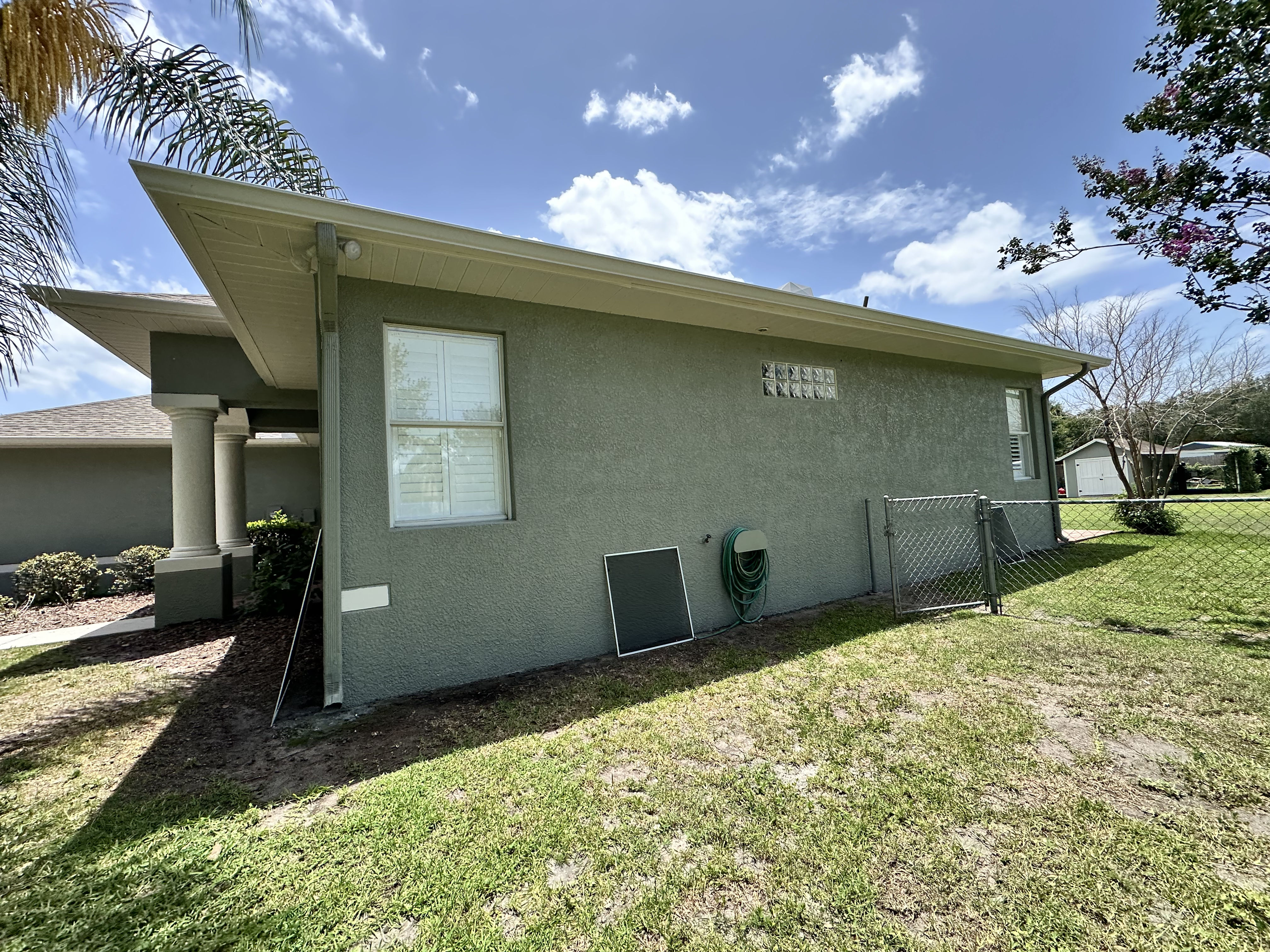 Exterior Window Cleaning That Makes a Lakeland Home Shine image