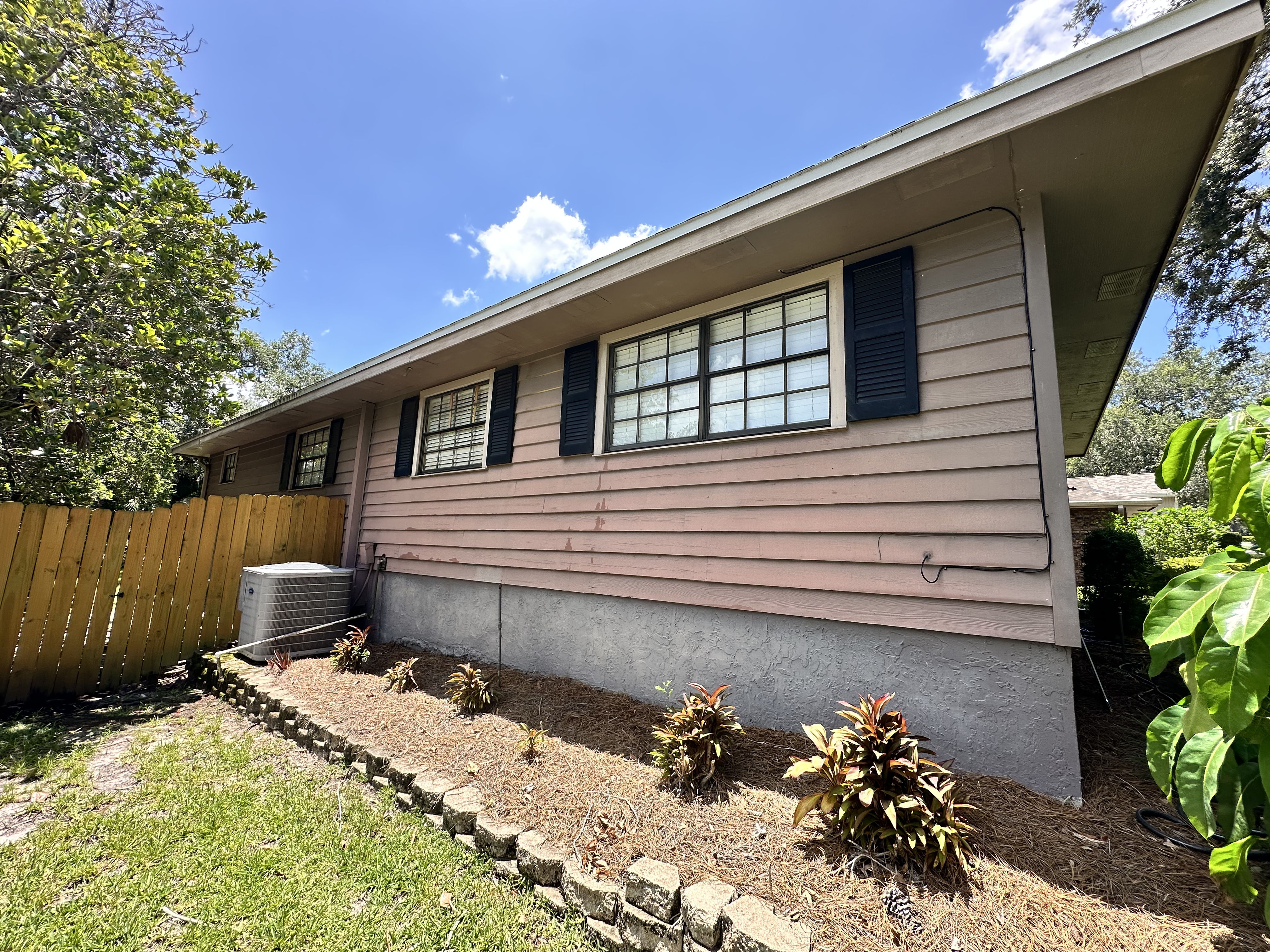 Exterior Window Cleaning That Actually Makes a Difference in Lakeland image