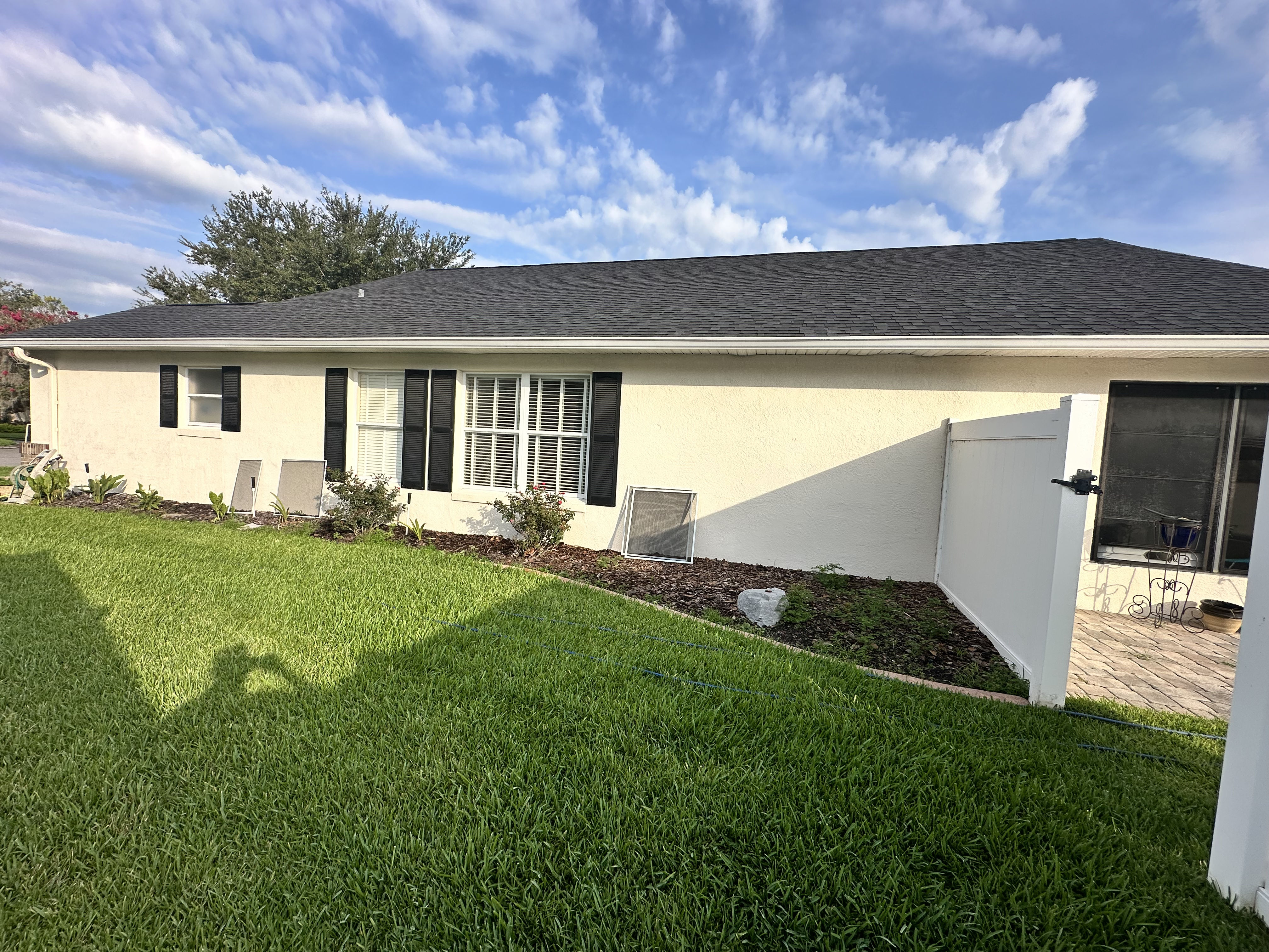 Exterior Window Cleaning That Makes a Lakeland Home Shine image