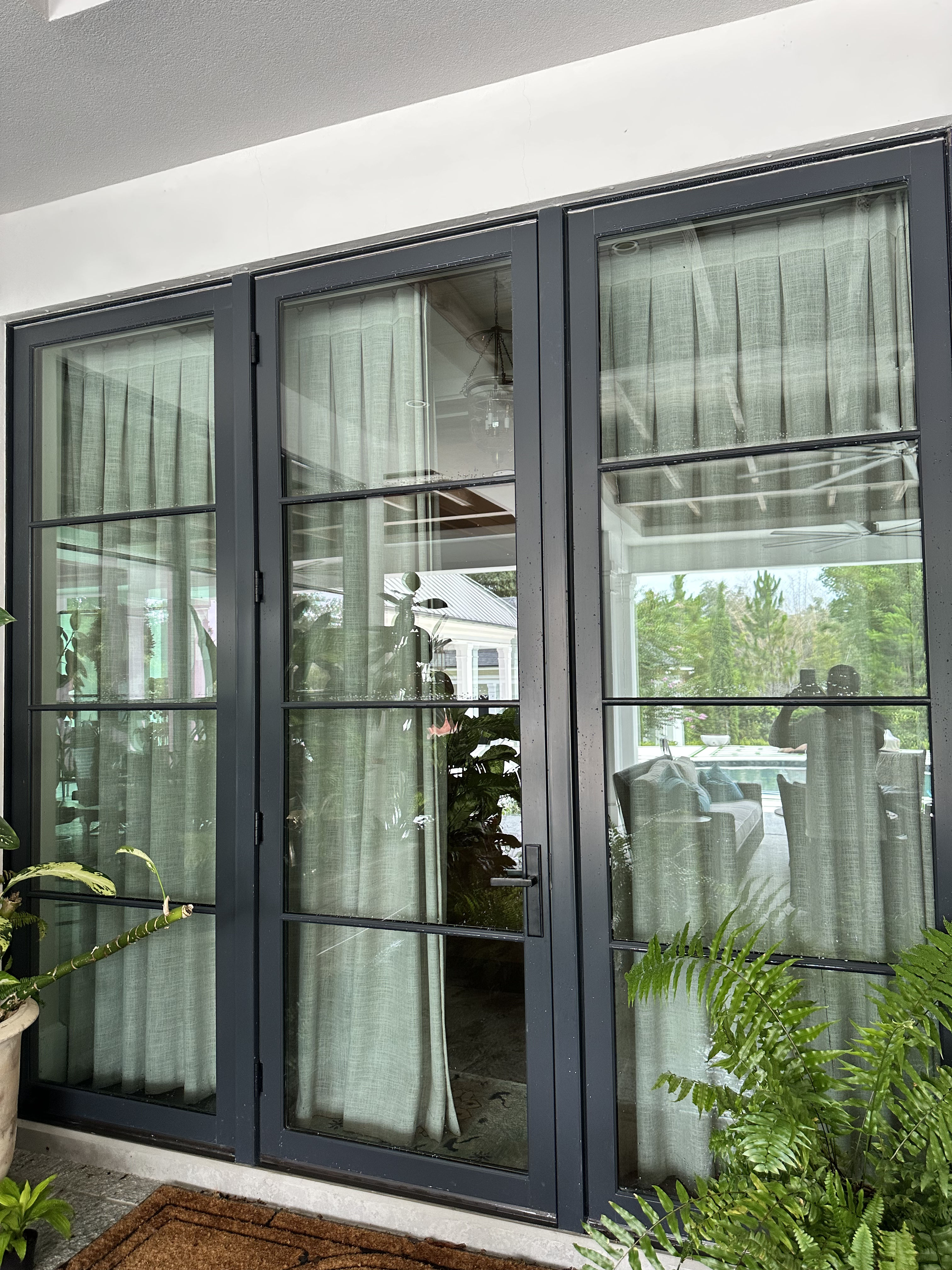 Gallery photos for Clean Glass That Lets the View Do the Talking: Image #1