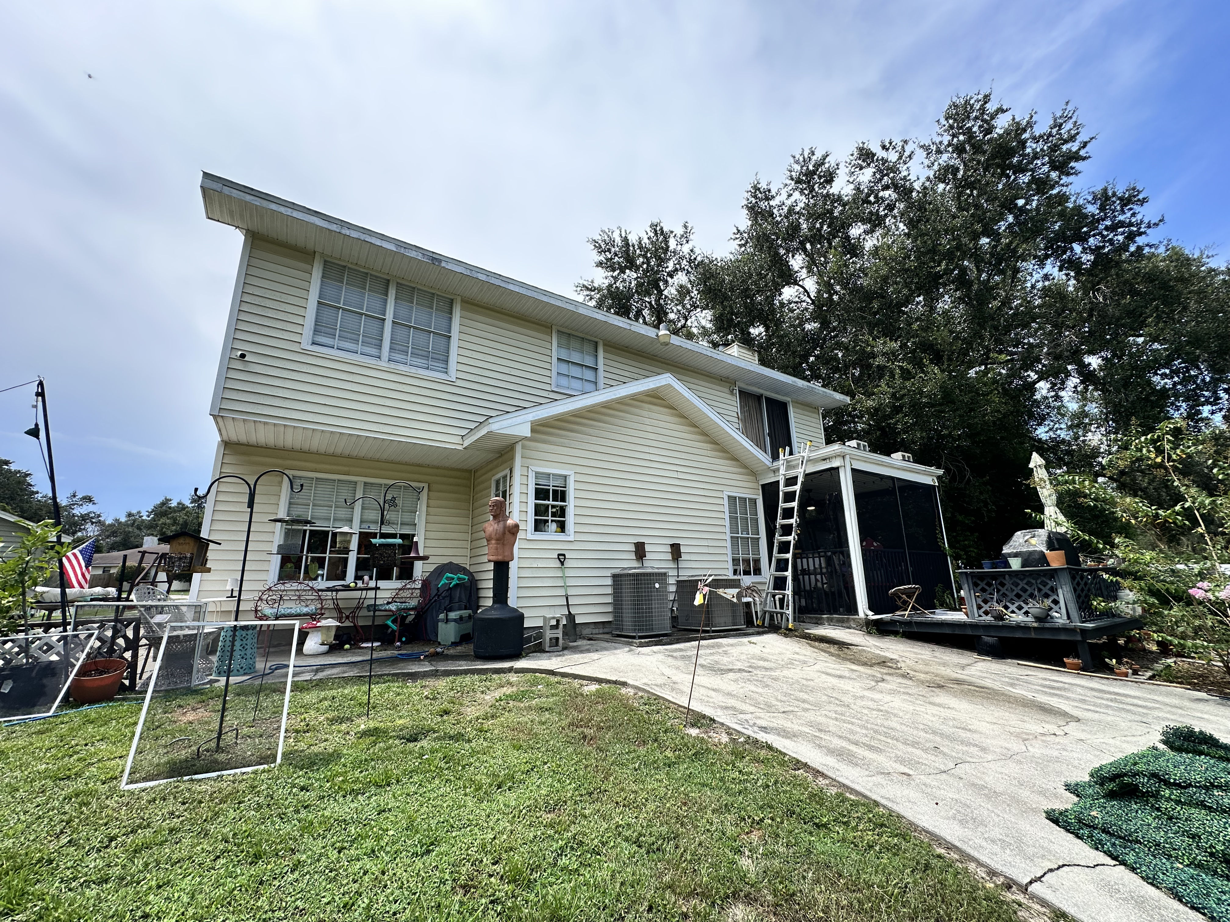 Exterior Window Cleaning That Makes a Lakeland Home Shine image