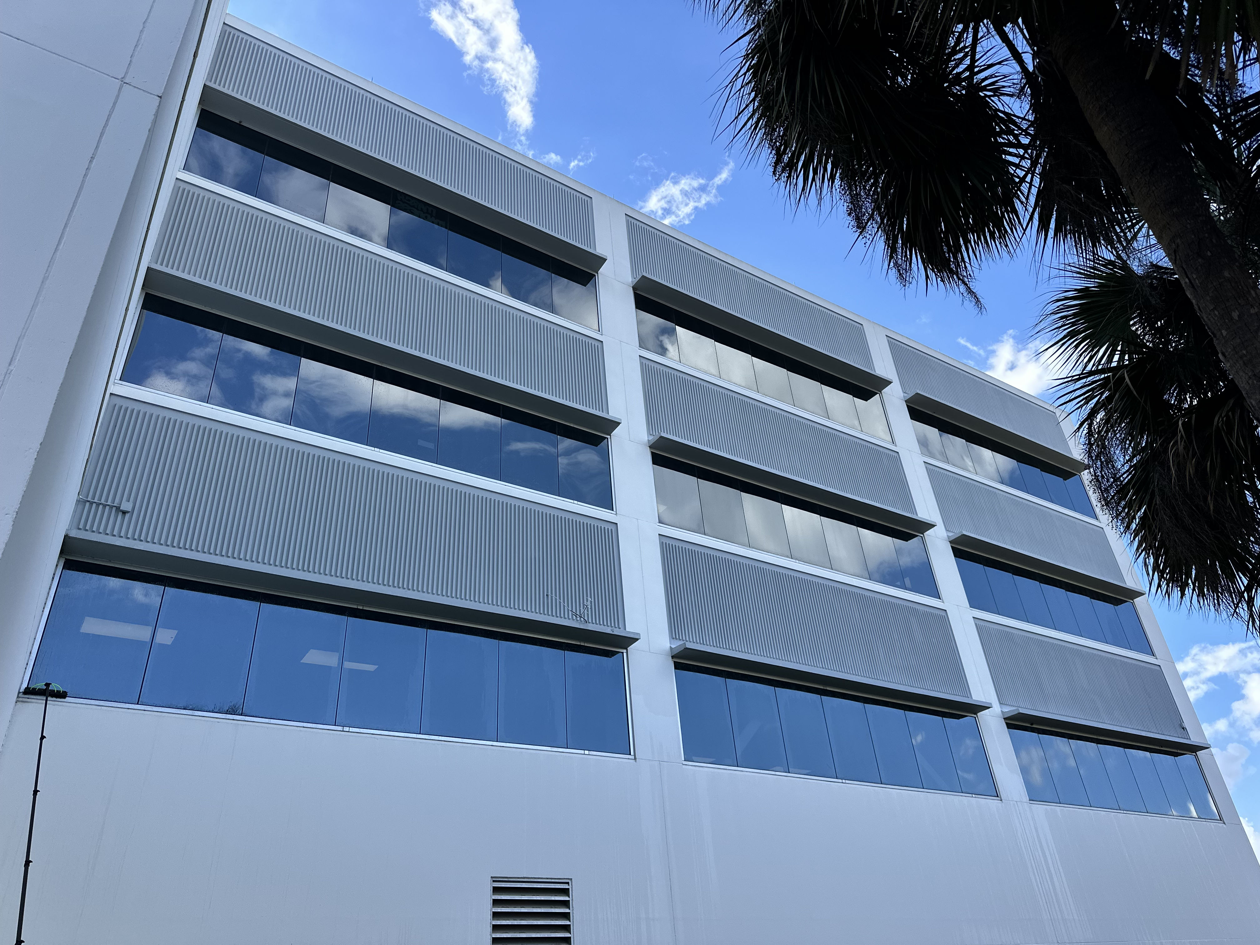 Lakeland Gleaming with Professional Window Cleaning image