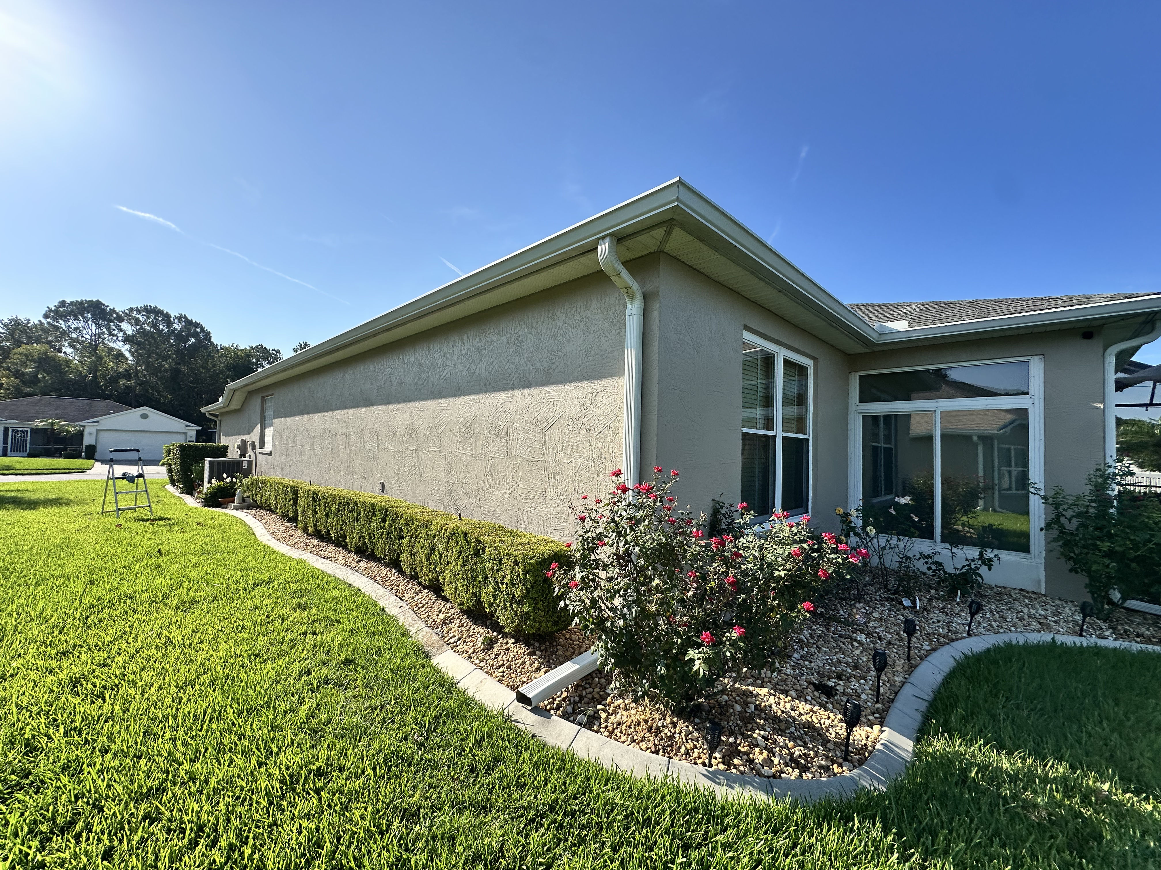 Exterior Window Cleaning Done Right in Lakeland image